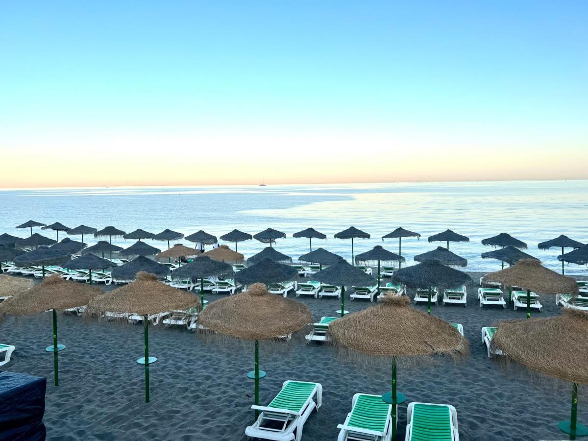 Cozy Fuengirola Apartment With Sea View & Pool Extérieur photo