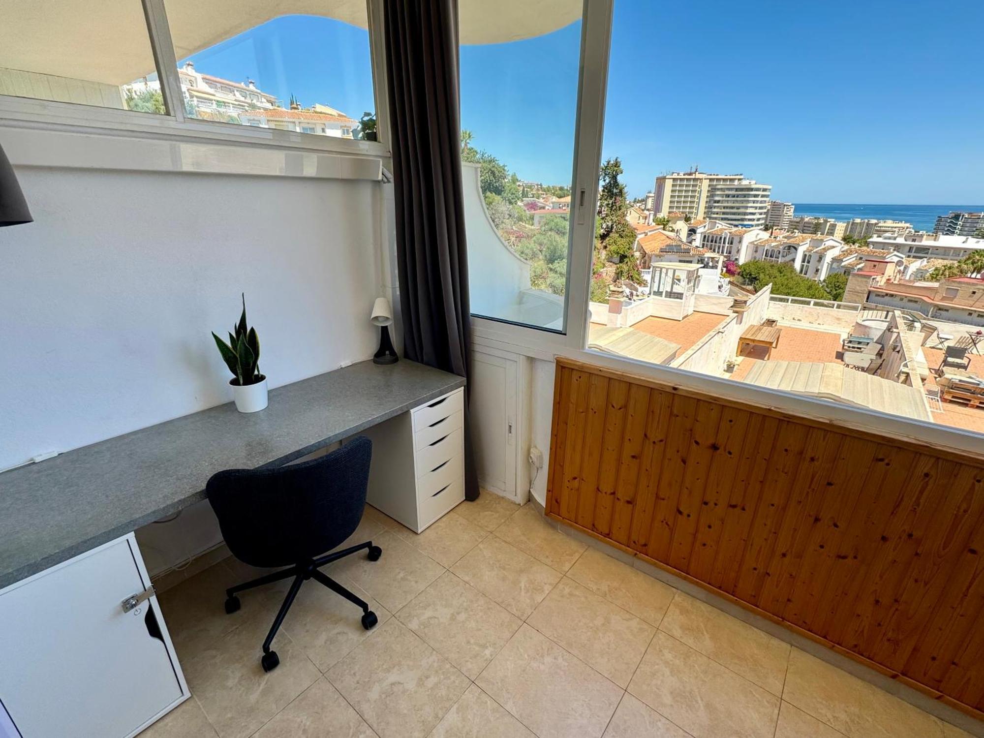Cozy Fuengirola Apartment With Sea View & Pool Extérieur photo