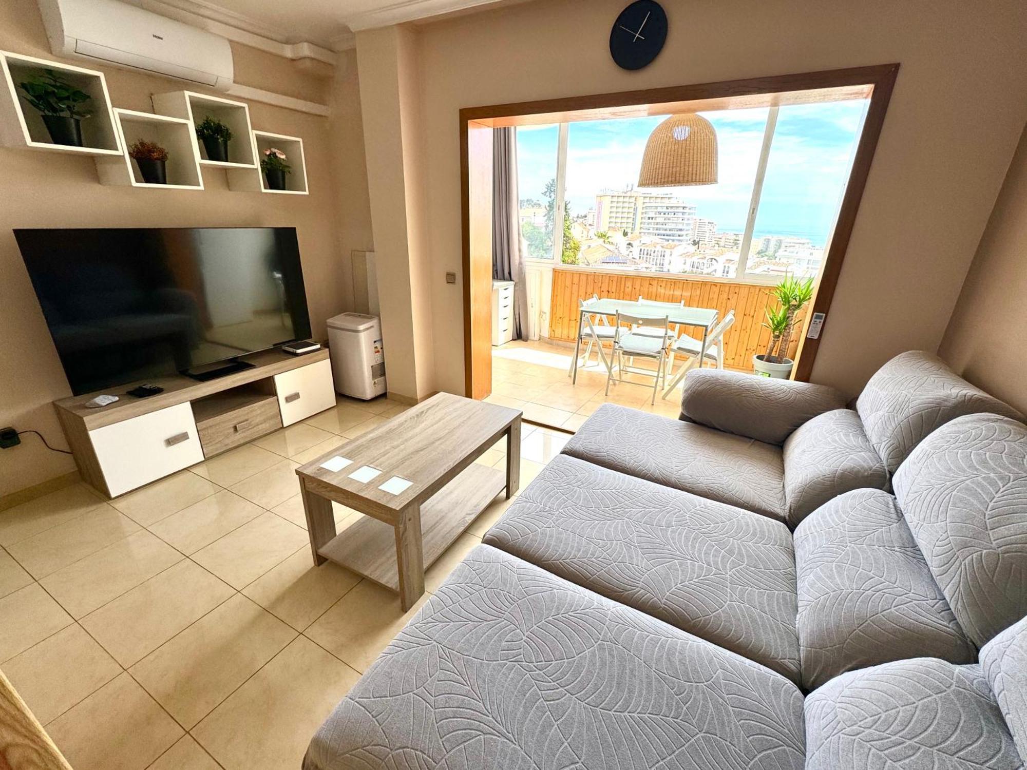 Cozy Fuengirola Apartment With Sea View & Pool Extérieur photo