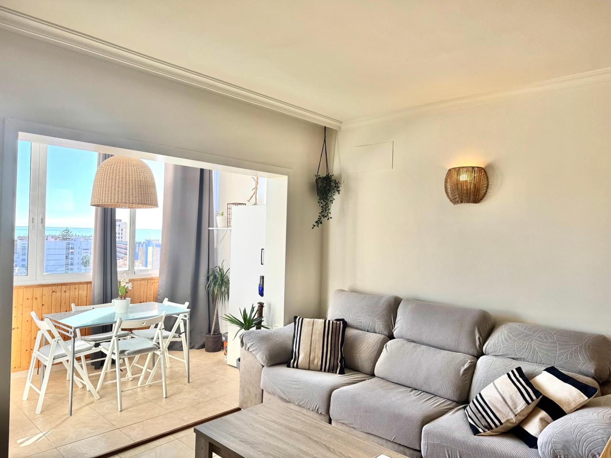 Cozy Fuengirola Apartment With Sea View & Pool Extérieur photo